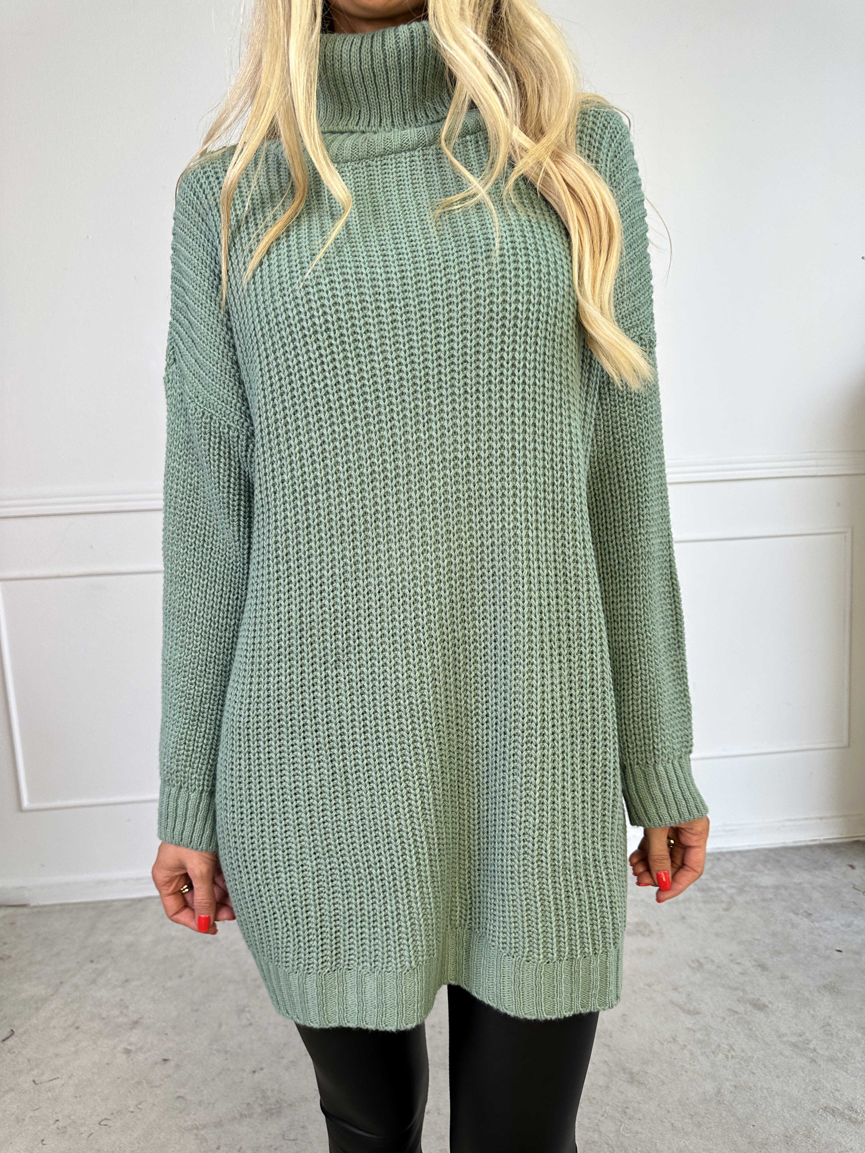 Cindy - Enfärgad mysig stickad tröja med polotröja
